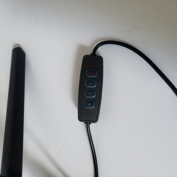 Black LED Ring Light with Tripod - Picture 2 of 4